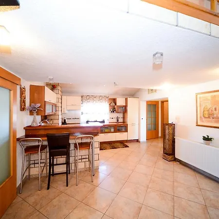 Ksenija Appartement *