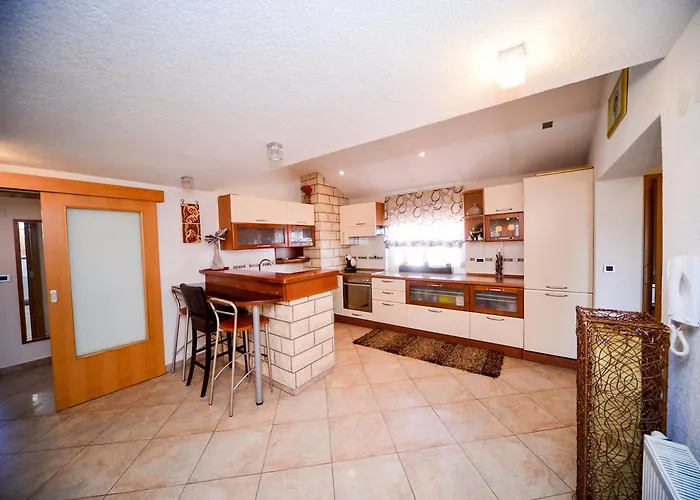 Ksenija דירה זאדאר